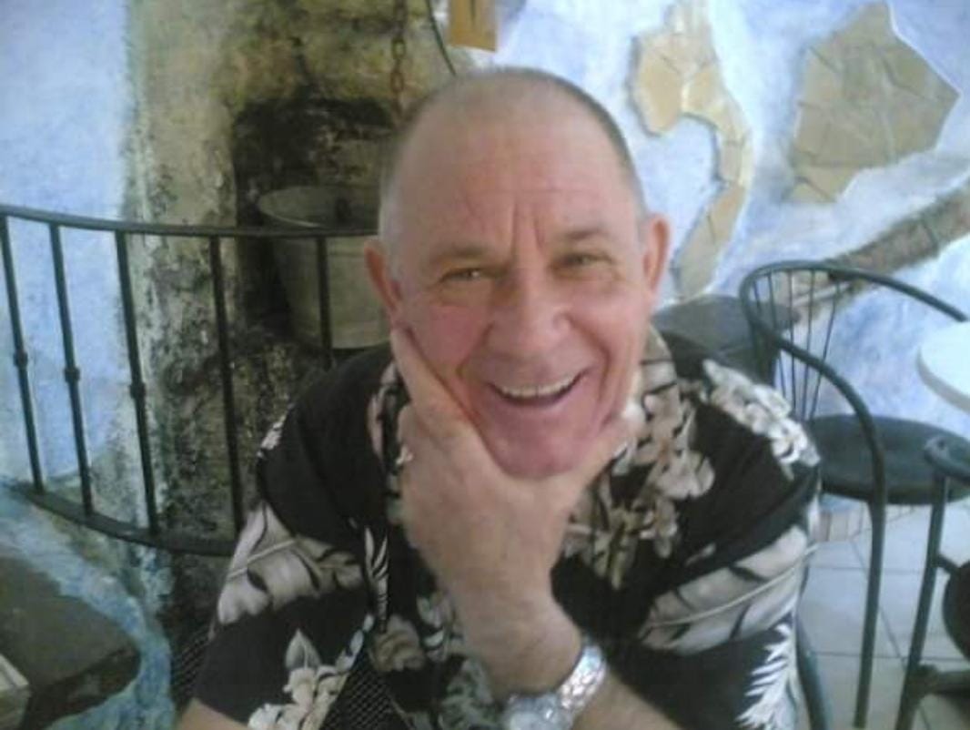 Cagliari piange il “cavaliere” di gelati e movida di piazza Yenne: è morto Giovanni Giamberduca