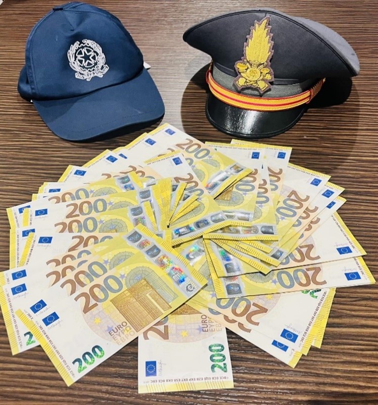 Cagliari, 60 mila euro in contanti in possesso di 5 viaggiatori all’aeroporto di Elmas