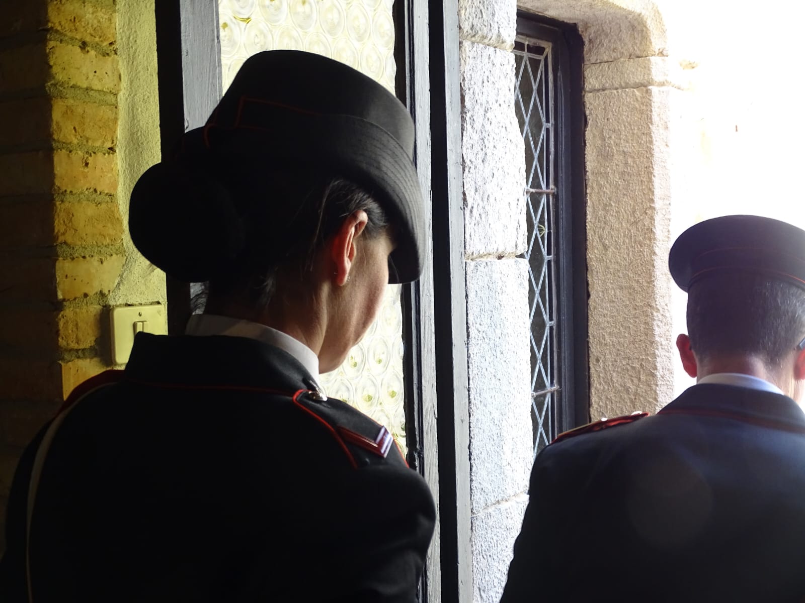 Cagliari, 91enne pregiudicato spinge e fa cadere a terra la moglie coetanea: denunciato per maltrattamenti e lesioni