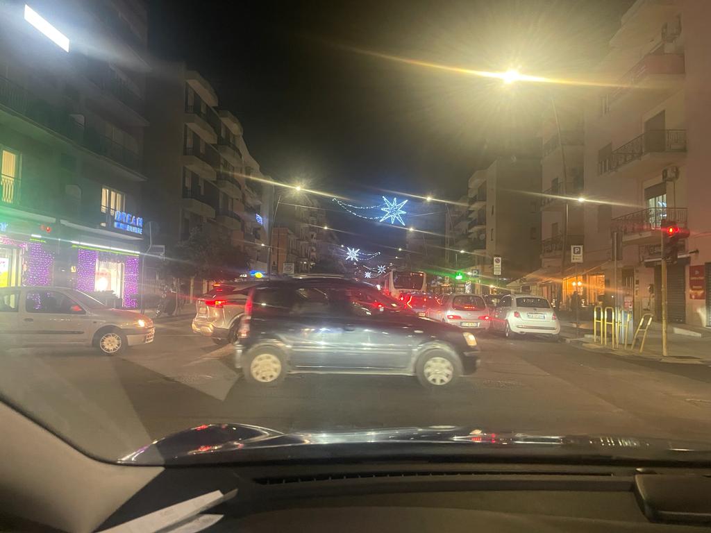 Traffico impazzito a Quartu, 25 minuti per attraversare viale Colombo: automobilisti imbottigliati