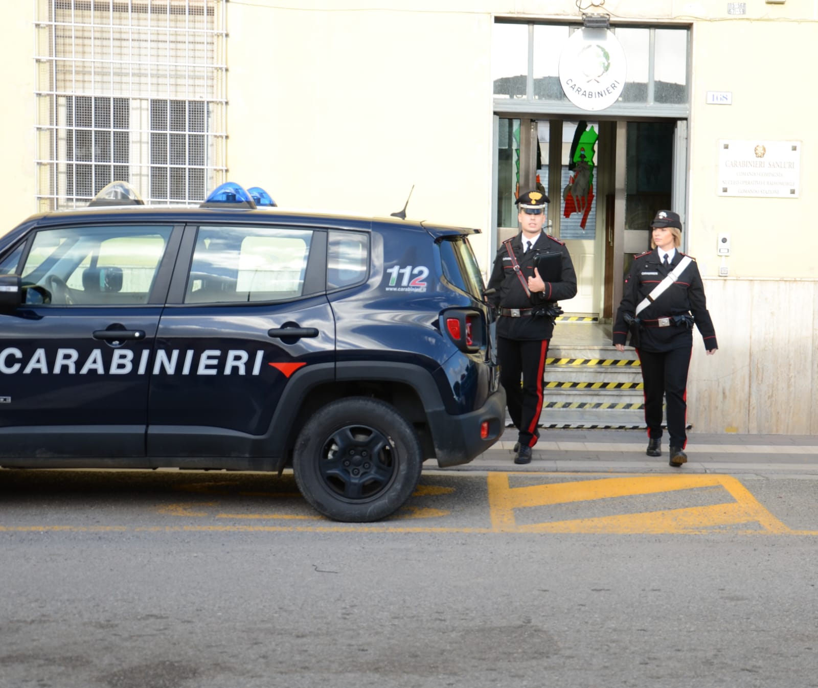 Isili, spaccano il cancello e rubano 154 sacchi di pellet: denunciati due marocchini