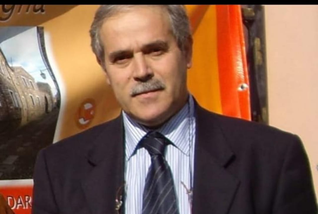 Il blocco di granito sulla 131 ha aperto voragine enorme, il sindaco di Sardara: “Basta con questi carichi sulle nostre strade”