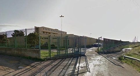 Domani a mezzogiorno dal giudice il 14enne che ha accoltellato il compagno di scuola a Capoterra