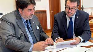 Sardegna presa a schiaffi da Salvini: 15 miliardi ai siciliani per il ponte sullo Stretto, 4 milioni all’isola per la continuità aerea