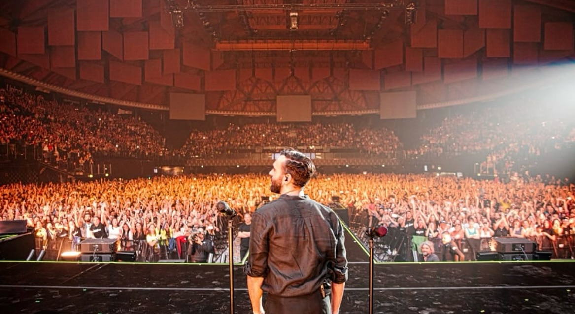 Cagliari, pioggia di critiche per il Capodanno d’oro con Mengoni a numero chiuso: “Truzzu consigliato da Minnie”