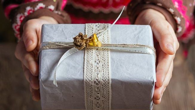 Rincari guastafeste in Sardegna, pochi soldi e tagli ai regali di Natale