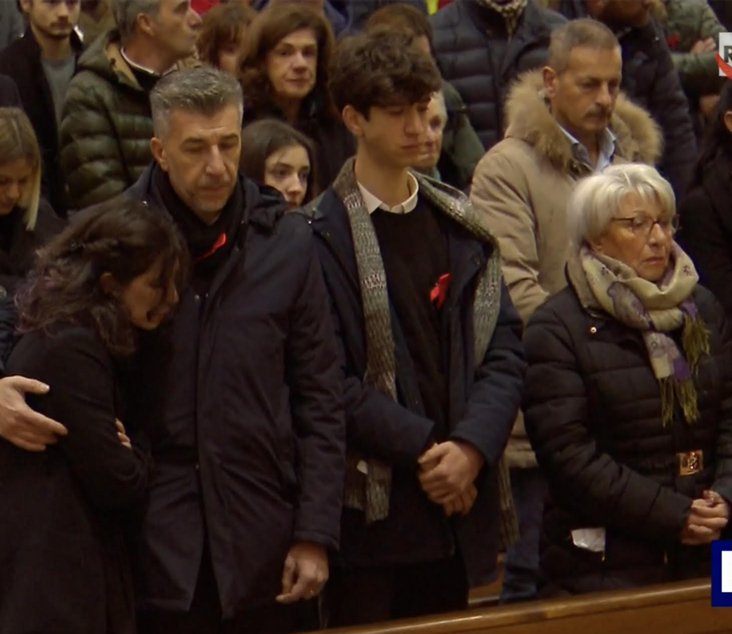 L’ultimo saluto a Giulia, massacrata dall’ex fidanzato: l’abbraccio di milioni di italiani