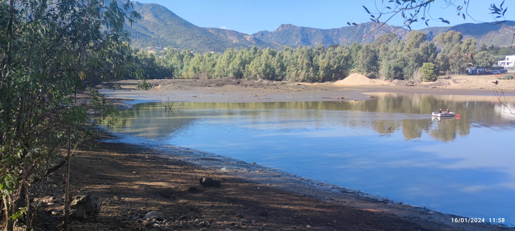 Capoterra, il laghetto di Poggio dei Pini è quasi una pozzanghera: “Troppa acqua persa con i lavori”