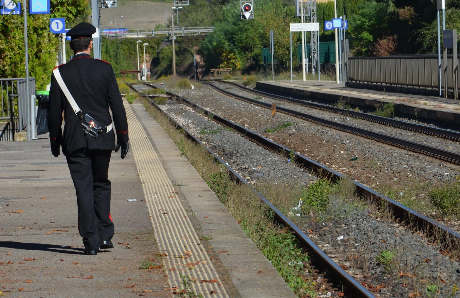 Troppa nebbia, contadino 64enne si schianta con l’auto contro l’asta del passaggio a livello a Pabillonis