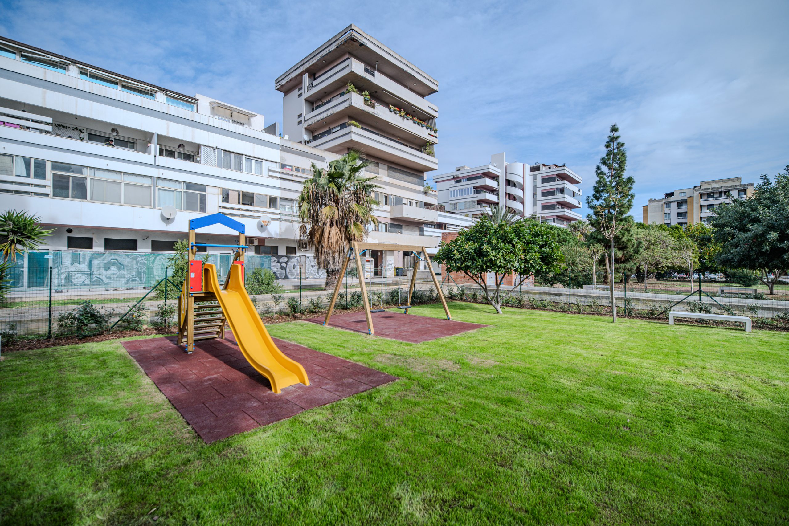 Cagliari, vandali scatenati: il giardino di Genneruxi appena inaugurato sbarrato da ignoti con un lucchetto