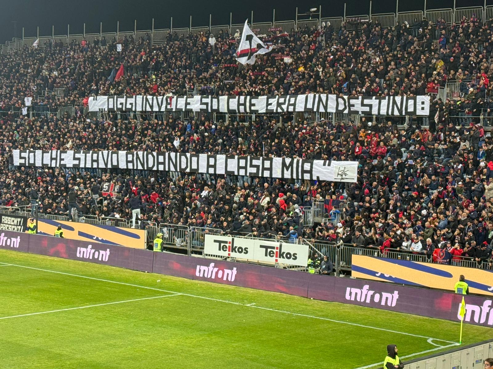 La grande commozione per Gigi Riva all’11esimo minuto di Cagliari-Torino: lacrime e brividi allo stadio