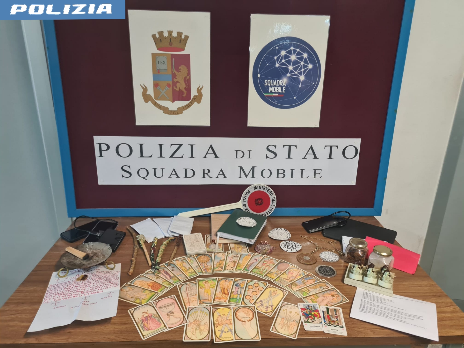 40 mila euro per togliere il malocchio, sedicente maga e figlio nel mirino della Procura di Oristano