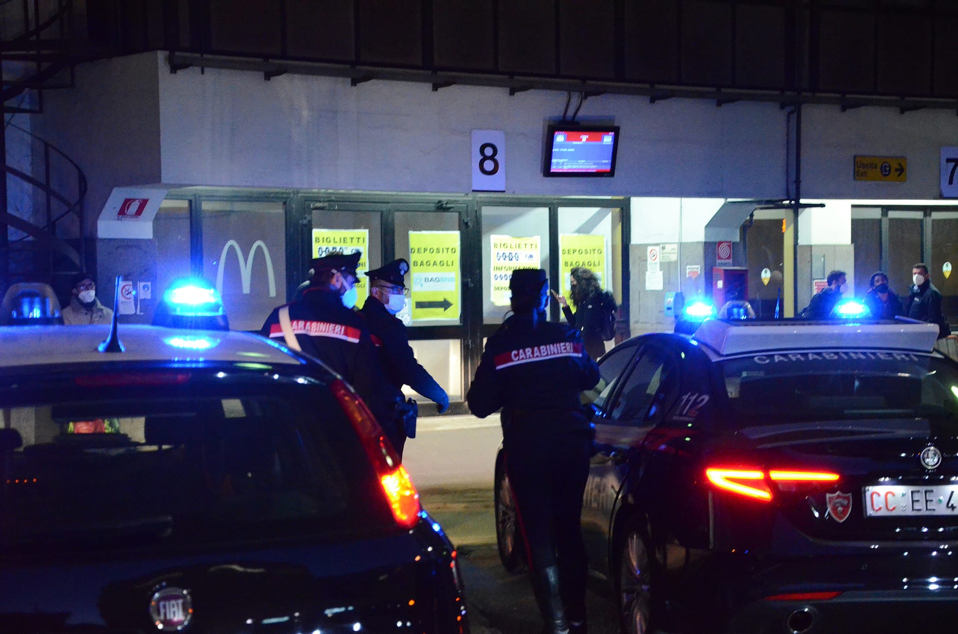 Terrore sul bus a Cagliari: minaccia i passeggeri con una pistola, fermato un tunisino