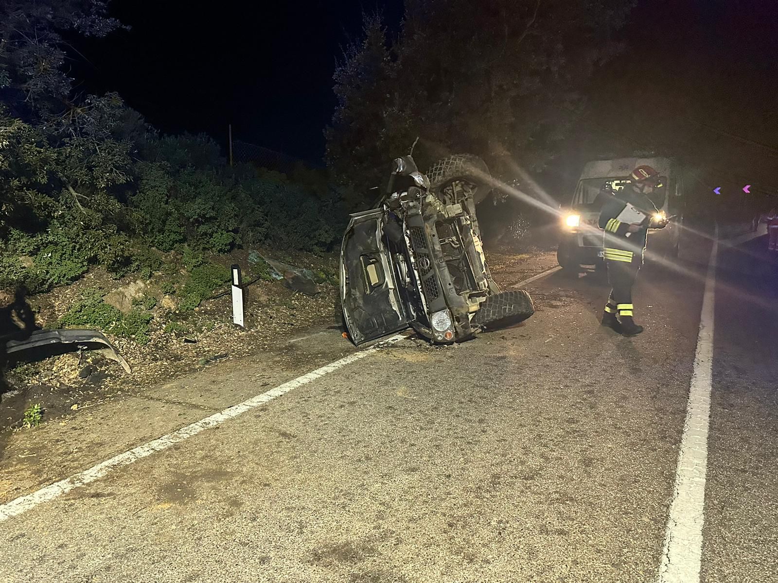 Si ribalta col fuoristrada sulla Ss 126, allevatore 64enne di Arbus gravissimo al Brotzu