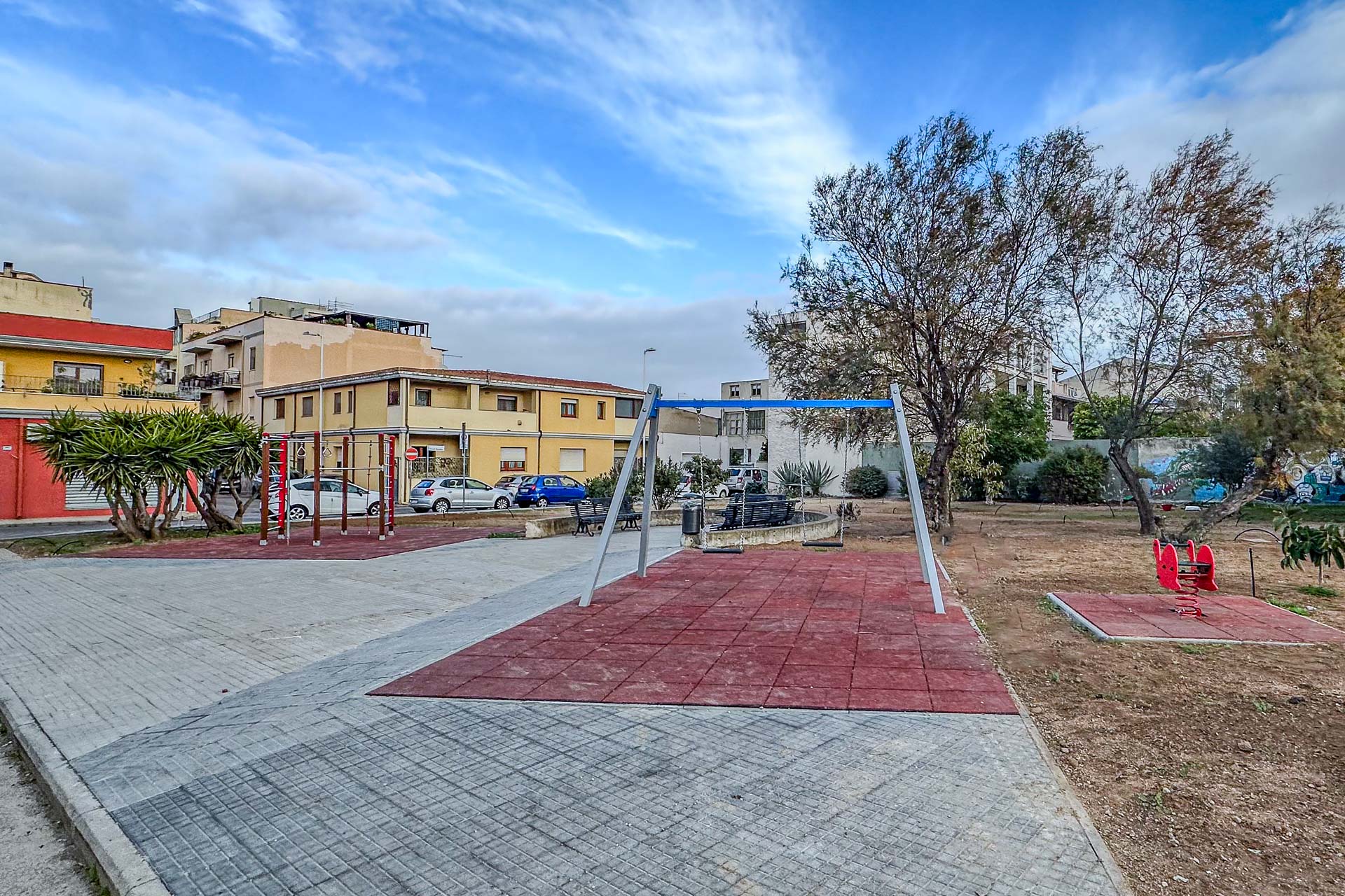 A Pirri rinasce l’aera verde di via Cuoco: nuovi giochi per i bambini e più spazi per i cani