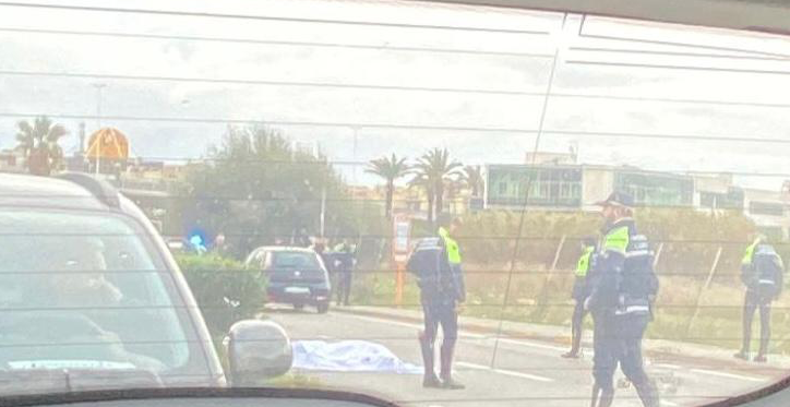 Tragedia a Cagliari, quindicenne travolto sulle strisce e ucciso in via Peretti