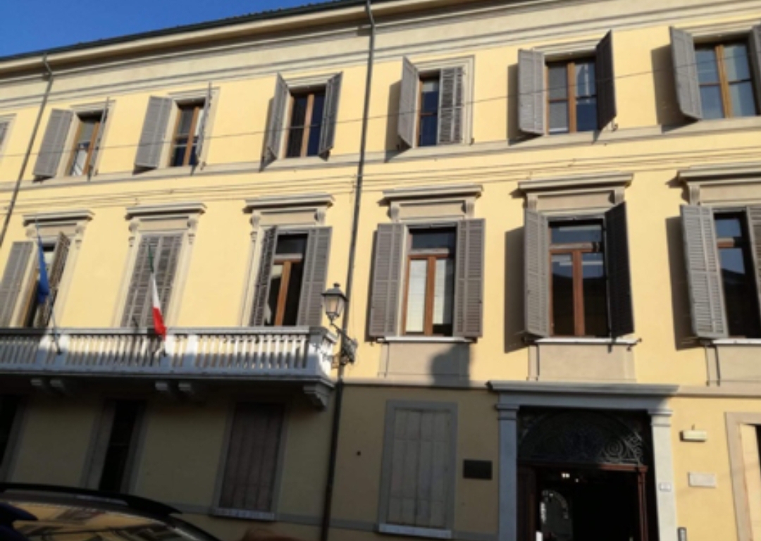 Ha un malore mentre sale le scale a scuola, studente 13enne sardo muore all’improvviso