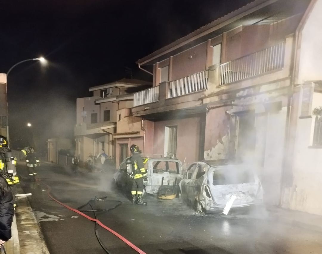 Settimo San Pietro, inferno di fuoco: 4 intossicati e una casa distrutta dalle fiamme