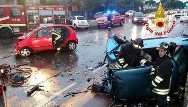 Basta croci sulla litoranea SP17: in via Leonardo Da Vinci parte una raccolta firme per evitare nuove stragi