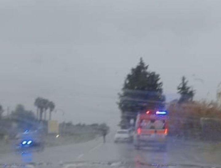 Serramanna, auto fuori strada ne travolge un’altra: feriti e traffico in tilt