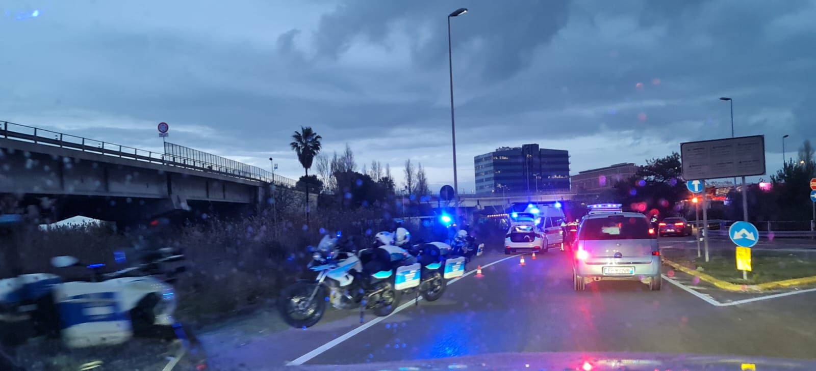 Paura a Cagliari, auto fuori strada sulla 195 rac: ferite due ultraottantenni