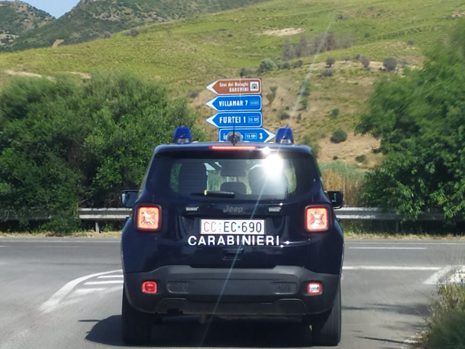 Cagliari, insegue un uomo nella notte con un coltello di 15 centimetri:denunciato