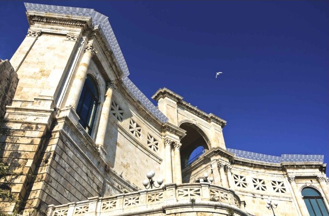 Cagliari, progetto anti vandali per il bastione di Saint Remy: in arrivo nuovi pannelli e sedute più resistenti