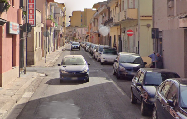 Centro tatuaggi nel mirino dei malviventi a Quartu, porta spaccata e addio a 100 euro