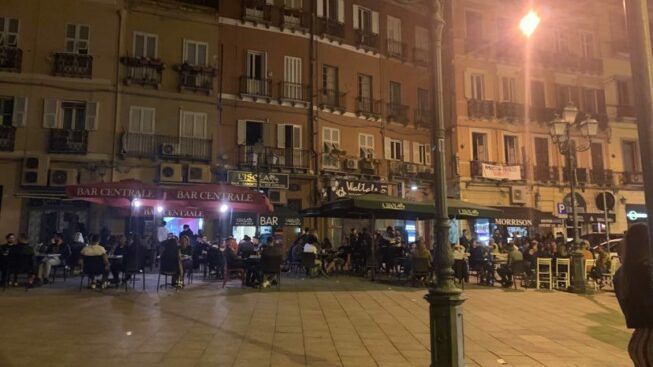 Crollo degli incassi, dj negato dal Comune e locali chiusi per i vandali: il disastroso Capodanno di piazza Yenne a Cagliari