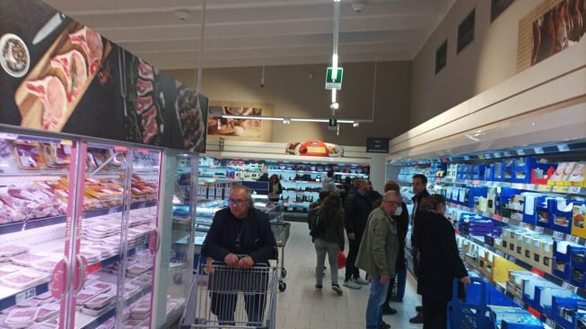 Cagliari, i prezzi aumentano ancora: record per cibi e bevande