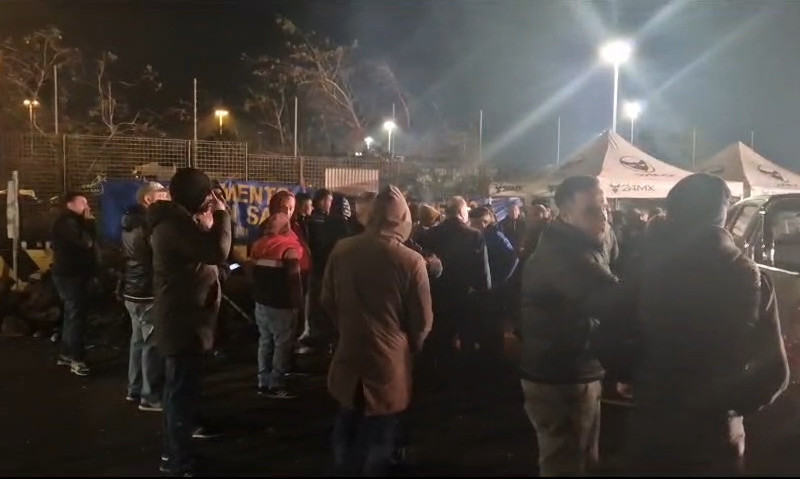 Cagliari, pastori e allevatori in trincea al porto: “Non molliamo e con noi ci sono anche gli autotrasportatori”