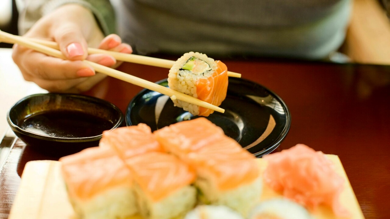 Sushi, a Cagliari 40 ristoranti cinesi e giapponesi: affari boom tra locali riaperti dopo due mesi e rincari nel weekend