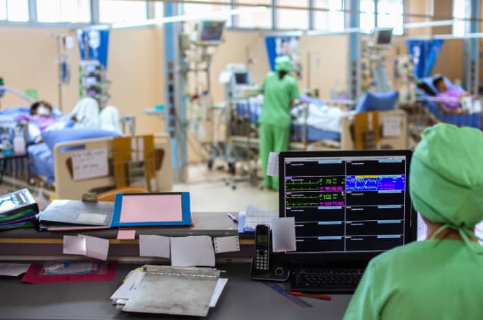 Maxi concorso per infermieri in Sardegna, quiz al posto di tema o risposte multiple: il Tar straccia tutto