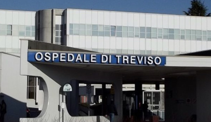 Prima butta la figlia di 5 anni dal balcone, poi tenta il suicidio: arrestato il papà dopo la follia