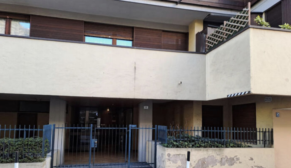 Donna di 61 anni accoltellata nel garage di casa, è ricoverata in gravi condizioni