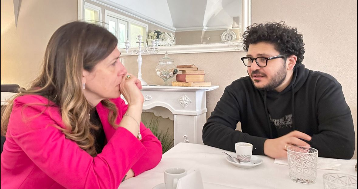 Patrick Zaki a Cagliari incontra gli studenti del Pacinotti e Alessandra Todde: “Liberate Ilaria Salis”