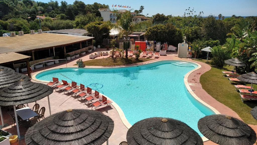 Dagli affitti per salvarsi dai fallimenti alla vendita, il resort Altura di Villasimius all’asta: 11 milioni per riaprirlo