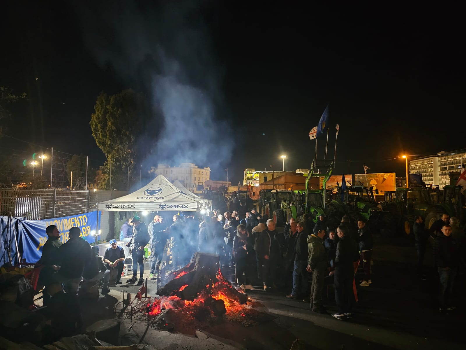 Cagliari, pastori e agricoltori alzano il tiro della protesta: “Restiamo al porto e venerdì andremo a Roma”