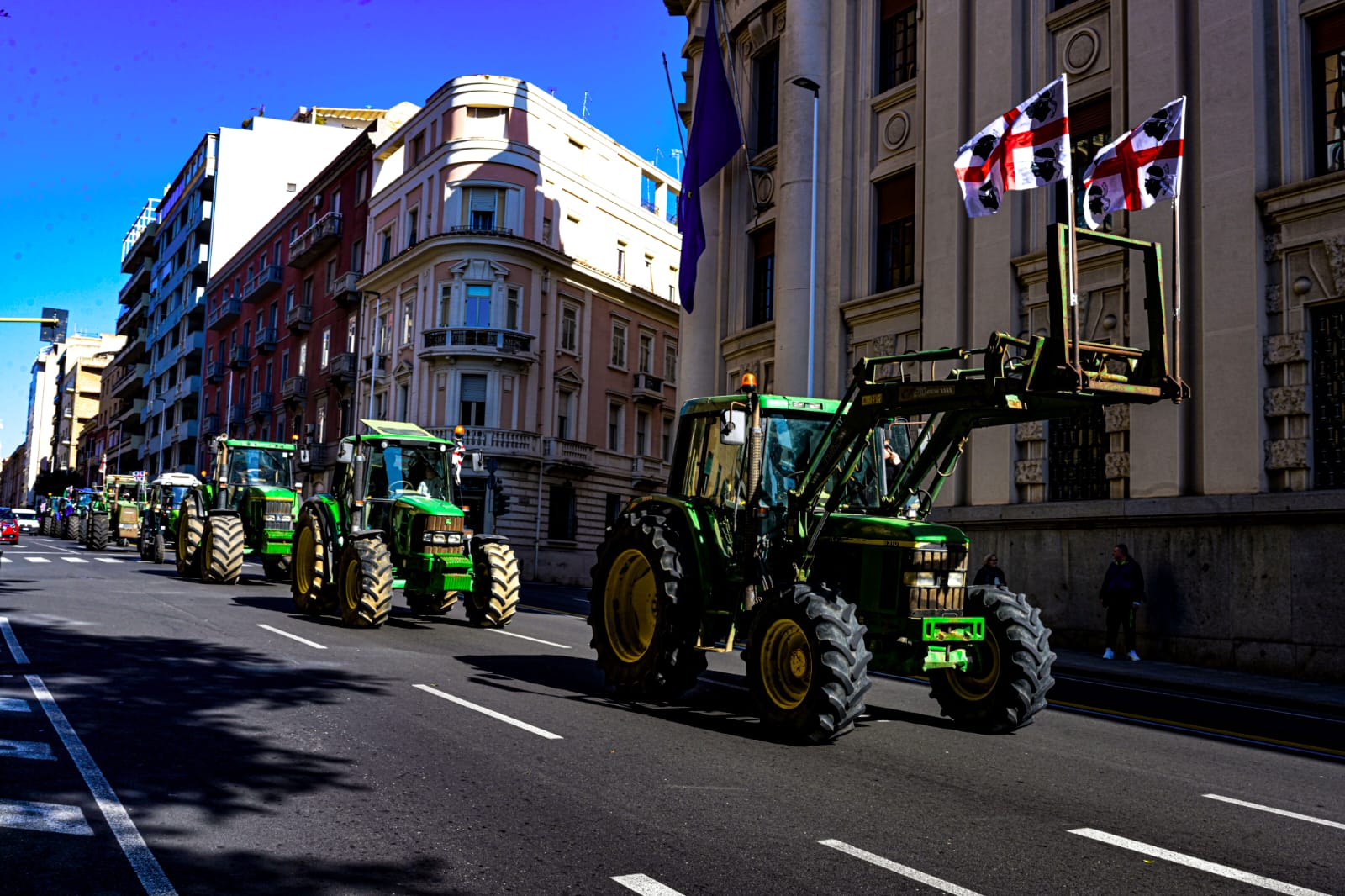 Cagliari, trattori in centro e diretti al festival: “Niente palco di Sanremo, accerchieremo l’Ariston”
