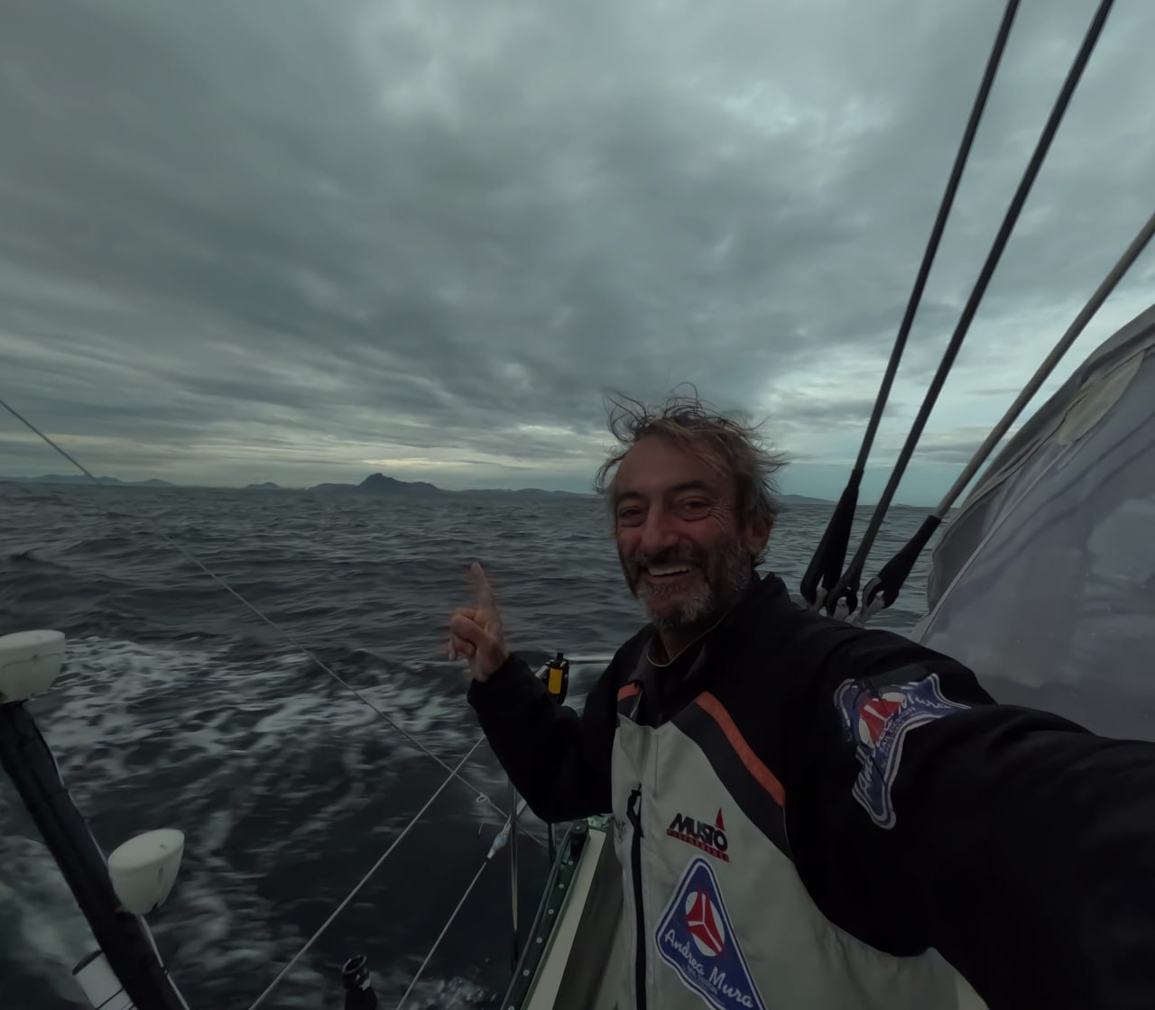 Andrea Mura doppia il leggendario Capo Horn attraversando una pericolosa tempesta