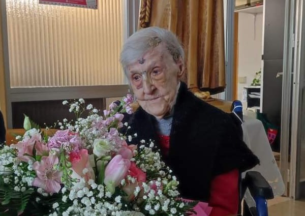 Laconi in festa per le 104 candeline di Elvira, una vita dalla parte dei più deboli