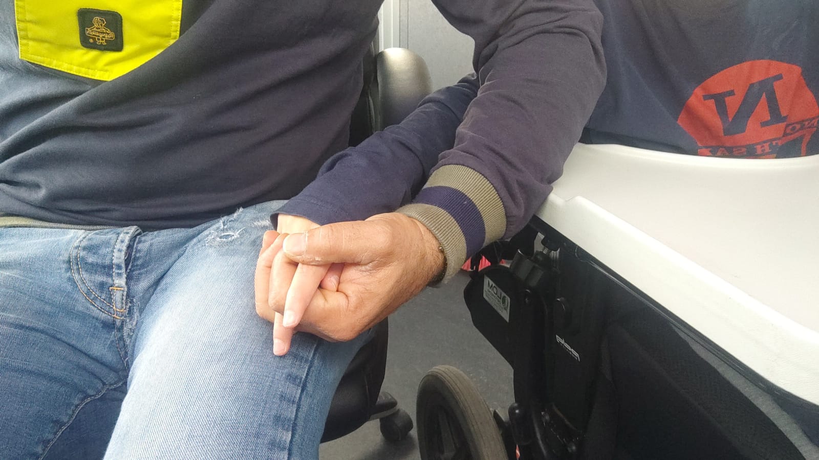 Da Cagliari a Bologna per curare il figlio con la tetraparesi: “Nessun rimborso del gasolio dall’Assl”