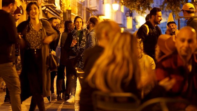 Quartu, stop alla musica dalle 24 in centro e al Poetto: multe e chiusure per chi sgarra