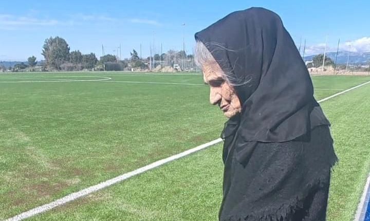 Teresa, 100 anni, mamma del ristoratore Giacomo: inaugura con amore il campo di Esterzili