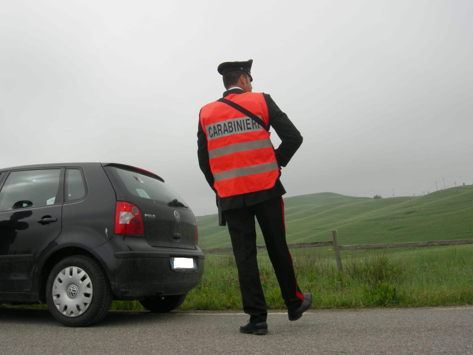 Senza patentino e alla guida di un’Ape rubata: 21enne denunciato a Decimomannu