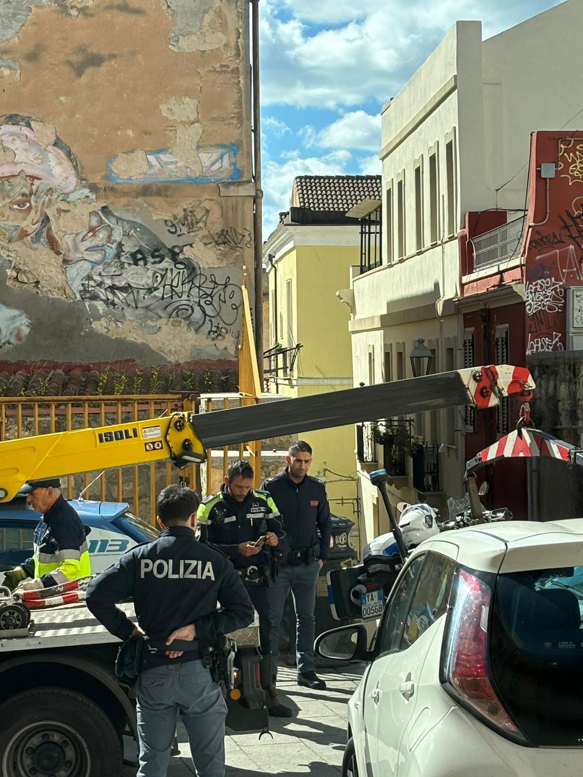 Cagliari, auto con spranghe e bastoni sequestrata alla Marina: il gruppo di ultras rossoblù sparisce