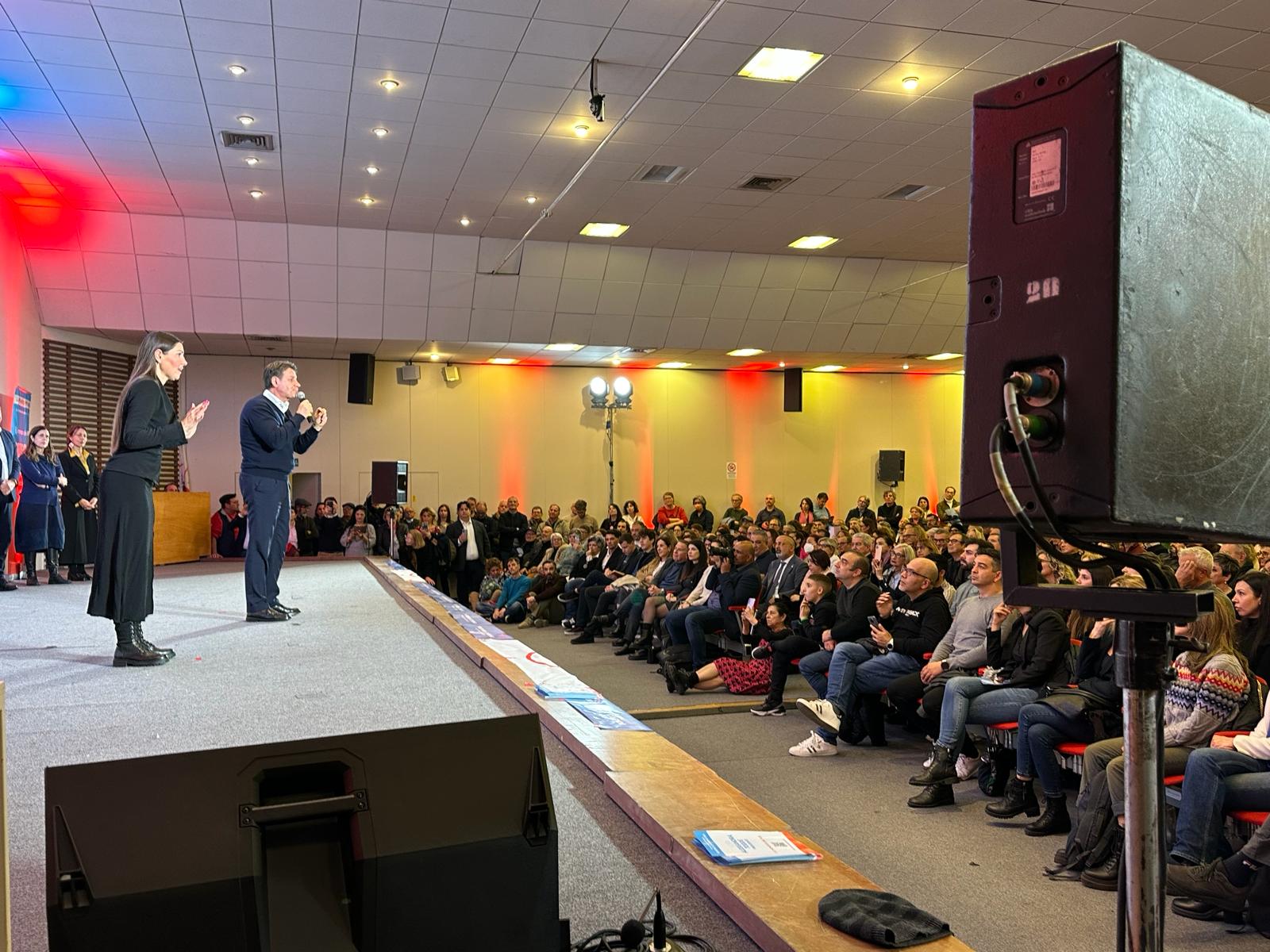 Conte in Fiera a Cagliari: “Vi stanno cancellando scuole e ospedali, il centrodestra vuole privatizzare tutto”