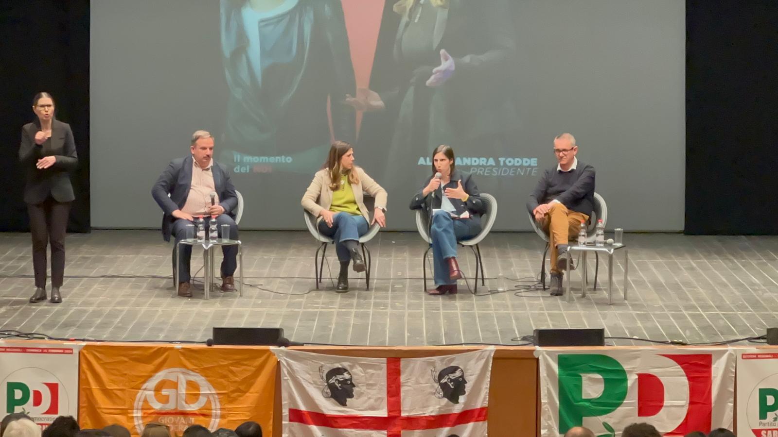 Elly Schlein a Cagliari tira la volata ad Alessandra Todde: “Dite a tutti di andare a votare”