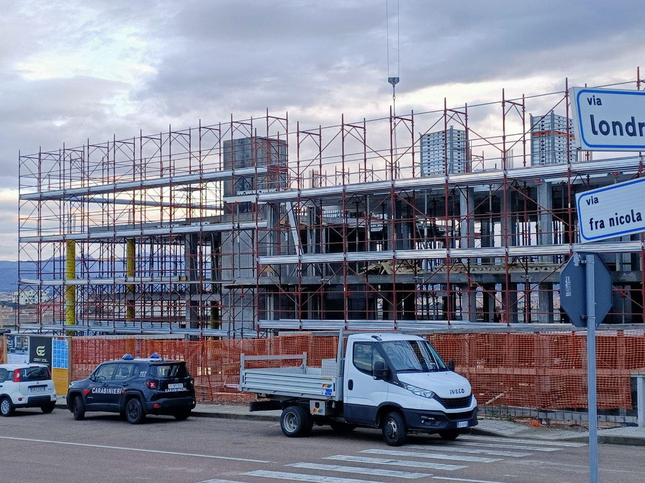 Cade dall’impalcatura del cantiere edile, 43enne muore a Olbia