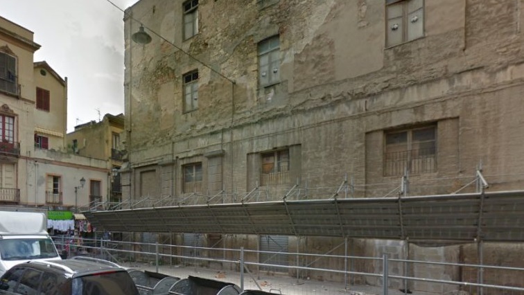 Cagliari, hotel di lusso nel rudere della Marina: il Comune paga 18 mila euro per togliere il guano dei volatili